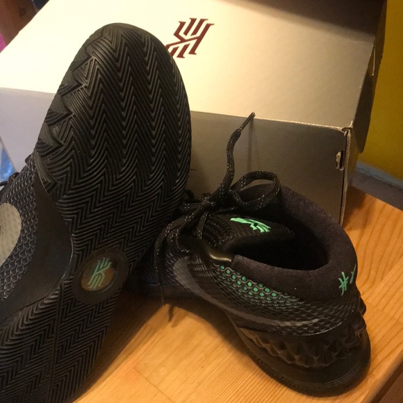 Kyrie 1- green glow/Black/silver/Grey - Picture 3 of 3